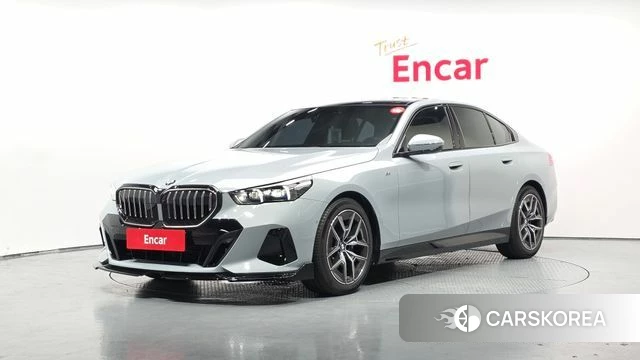 BMW 5 Series (G60) 2025 Светло-серебряный цвет из Кореи