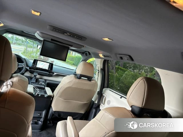 Toyota Sienna 4th Generation 2023 Серый из Кореи