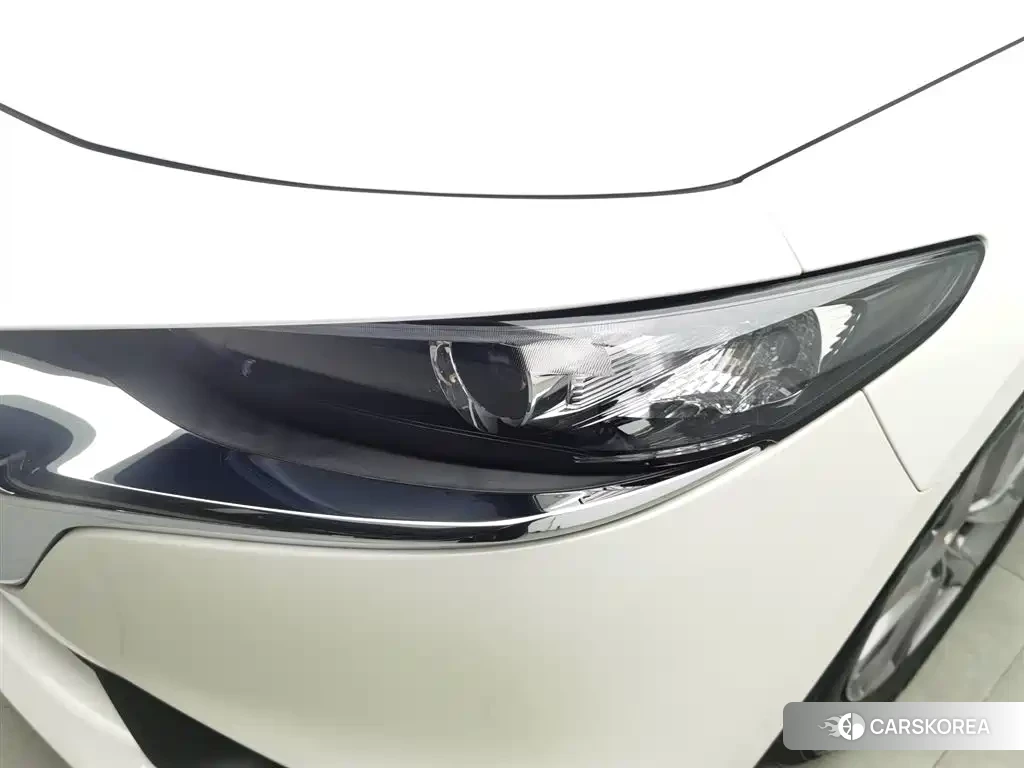 Mazda 3 2023 Белый из Китая