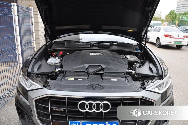 Audi Q8 2022 Черный из Китая