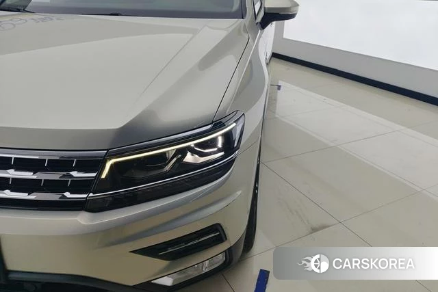 Volkswagen Tiguan L 2018 Темно-серый из Китая