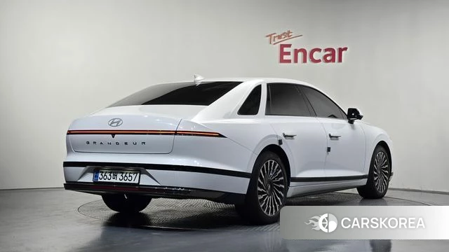 Hyundai Grandeur Hybrid (GN7) 2024 Белый из Кореи