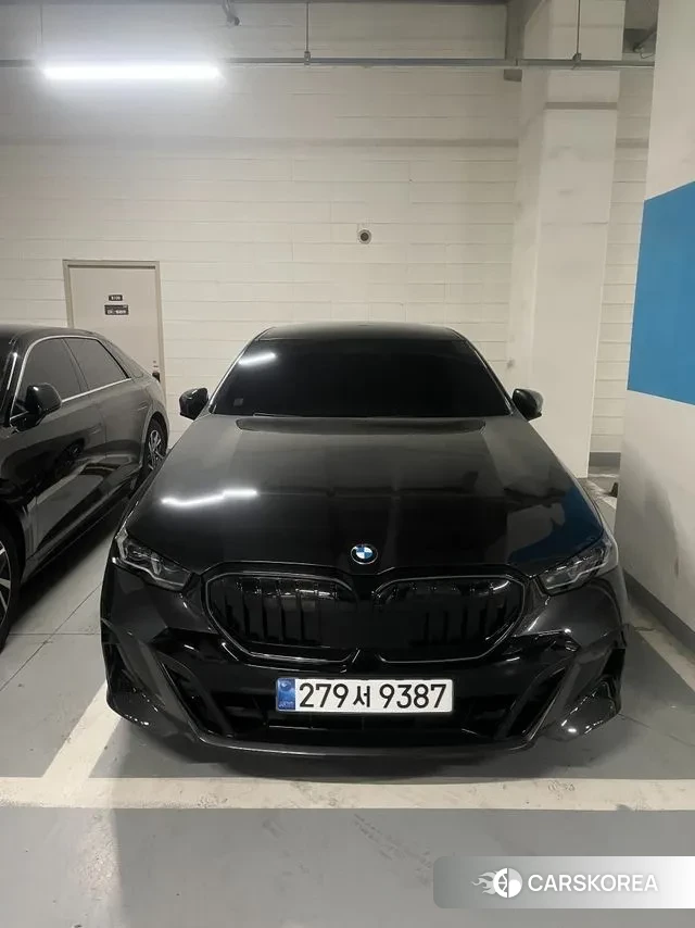 BMW 5 Series (G60) 2025 Серый из Кореи