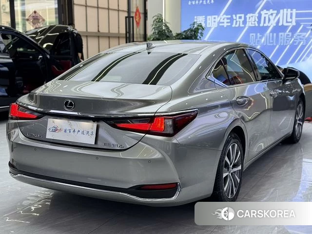 Lexus ES 2019 Серебристо-серый из Китая