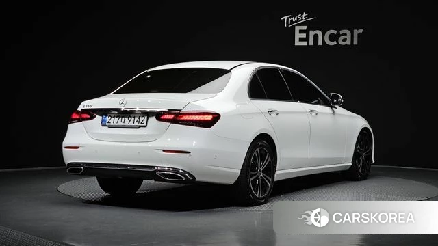 Mercedes-Benz E-Class W213 2022 Белый из Кореи