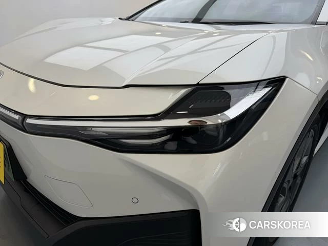 Toyota bZ3 2024 Белый из Китая