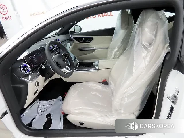 Mercedes-Benz CLE-Class C236 2025 Белый из Кореи