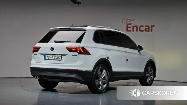 Volkswagen Tiguan second Generation 2018 Белый из Кореи