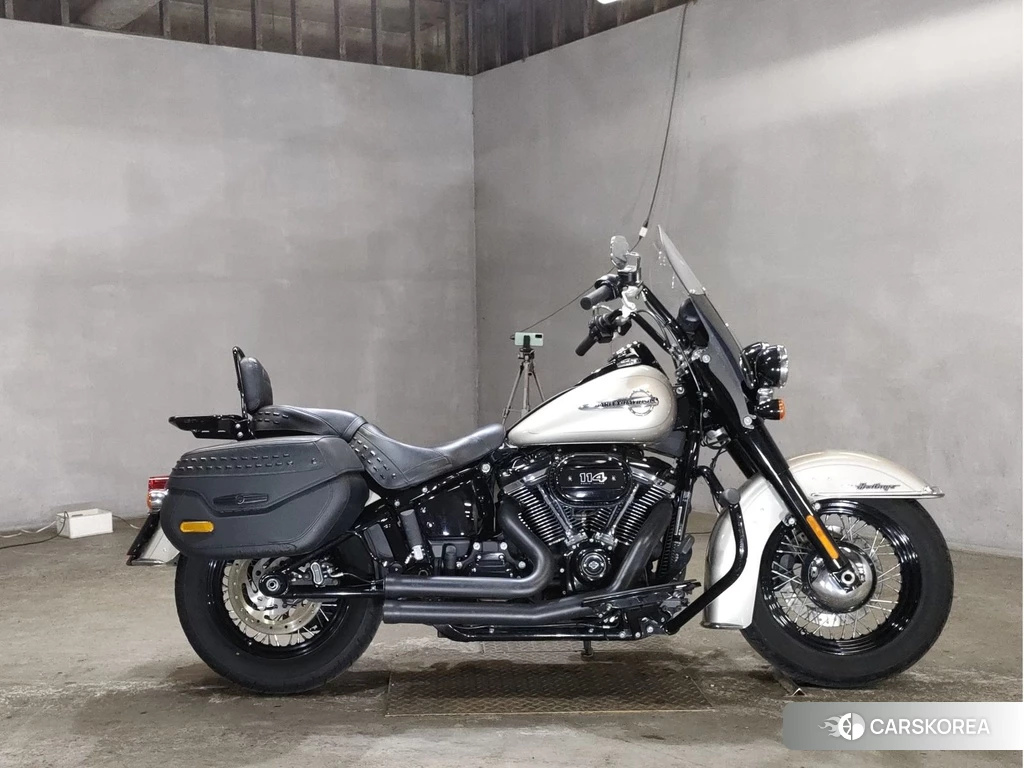 Проданный Harley-Davidson Softail Heritage Classic FLHCS1870 2018 из Японии, фото 2