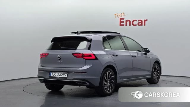 Volkswagen Golf 8th Generation 2023 Серебристо-серый из Кореи