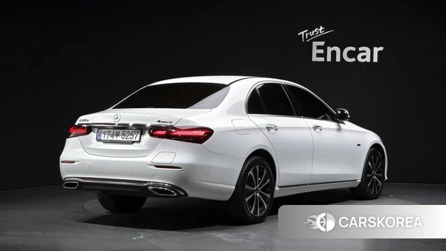 Mercedes-Benz E-Class W213 2021 Белый из Кореи
