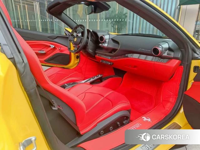 Ferrari F8 2023 Желтый из Китая