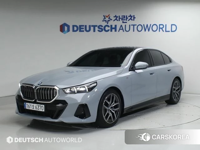 BMW 5 Series (G60) 2025 Серебристо-серый из Кореи