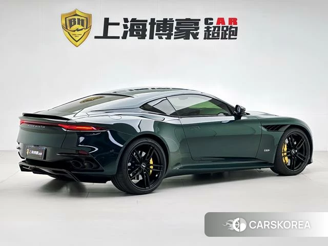 Aston Martin DBS 2021 Зеленый из Китая