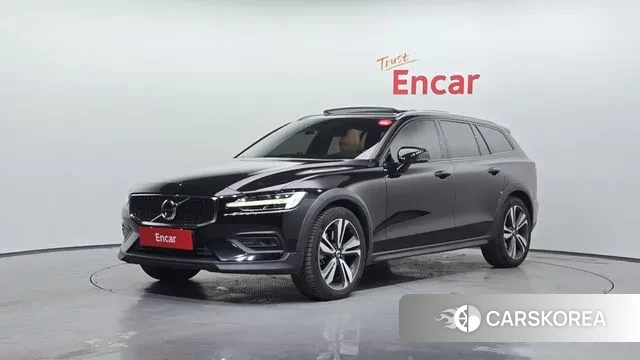 Volvo V60 Cross-Country 2nd Generation 2019 Черный из Кореи