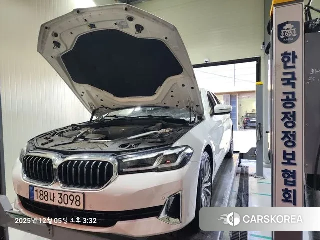 BMW 5 Series (G30) 2023 Белый из Кореи