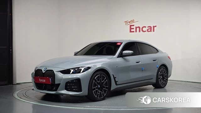 BMW i4 2026 Светло-серебряный цвет из Кореи