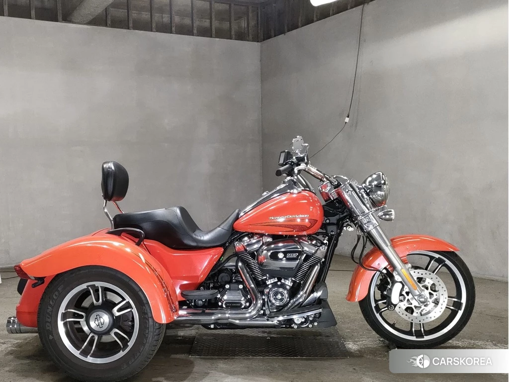 Проданный Harley-Davidson FREEWHEELER FLRT1740 2017 из Японии, фото 2