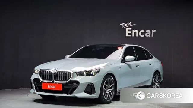 BMW 5 Series (G60) 2024 Светло-серебряный цвет из Кореи