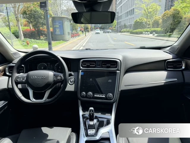 Lynk 01 2020 Черный из Китая