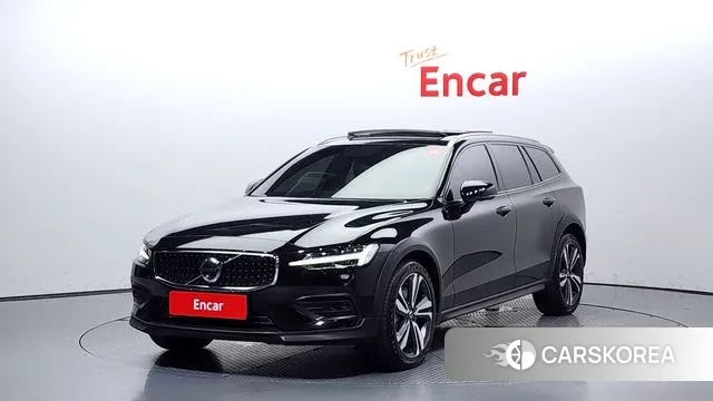 Volvo V60 Cross-Country 2nd Generation 2019 Черный из Кореи