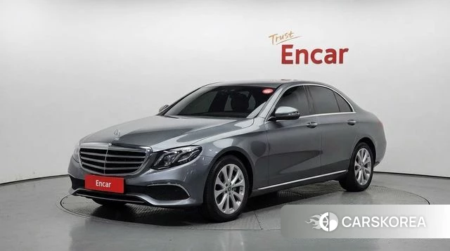 Mercedes-Benz E-Class W213 2018 Серебристо-серый из Кореи