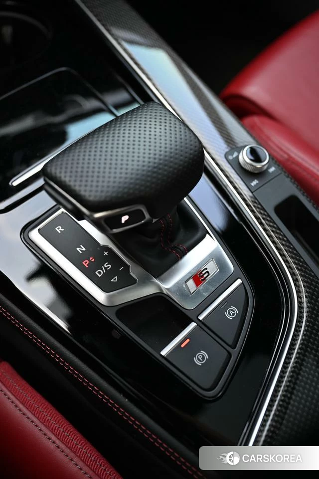 Audi S4 2021 Черный из Китая