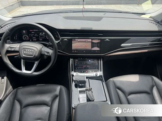 Audi Q7 2021 Серебристо-серый из Китая