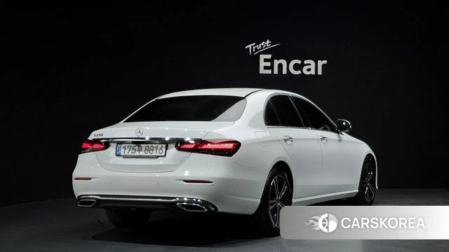 Mercedes-Benz E-Class W213 2021 Белый из Кореи