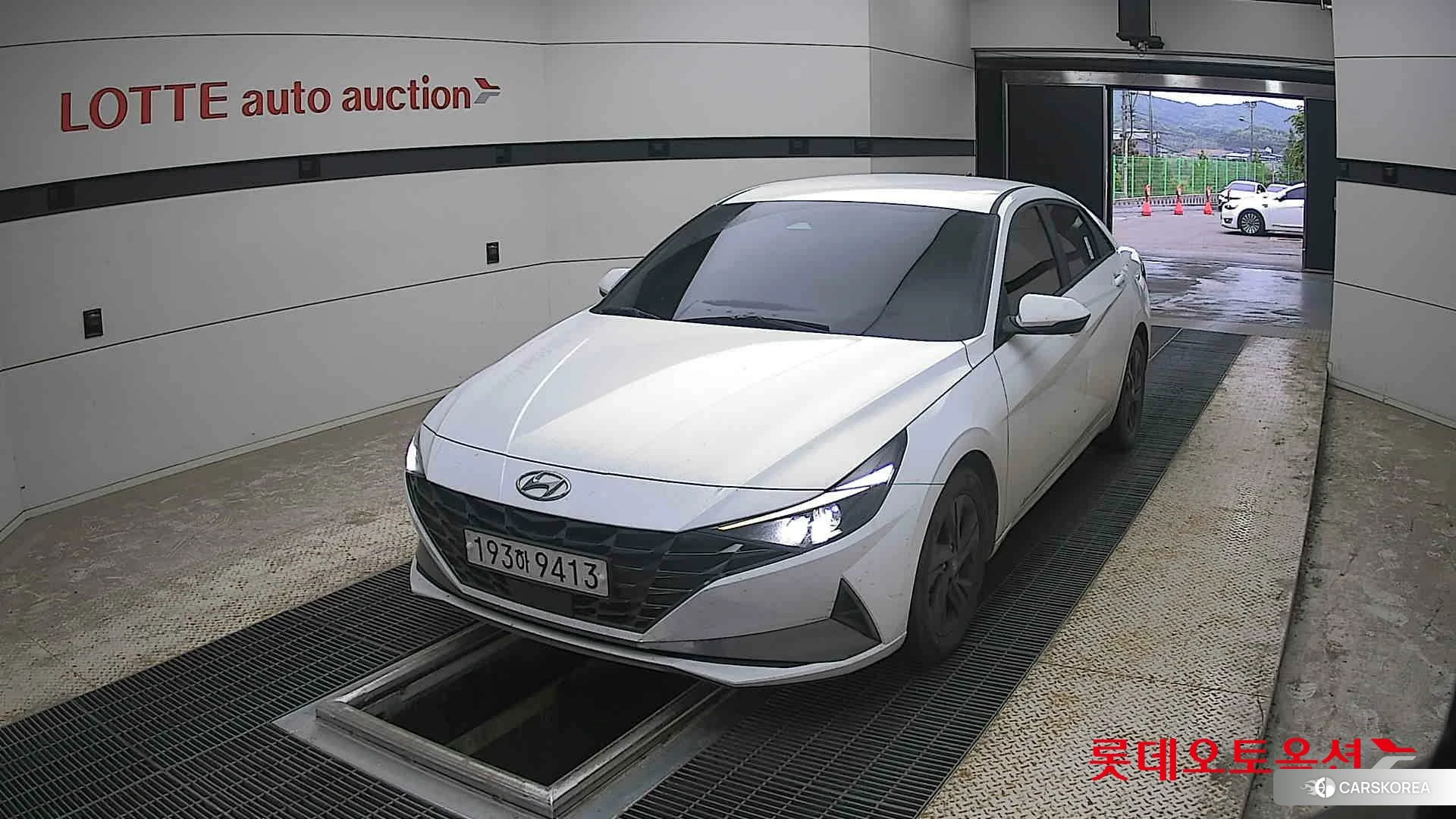 Hyundai Avante 2023 Polar White из Кореи