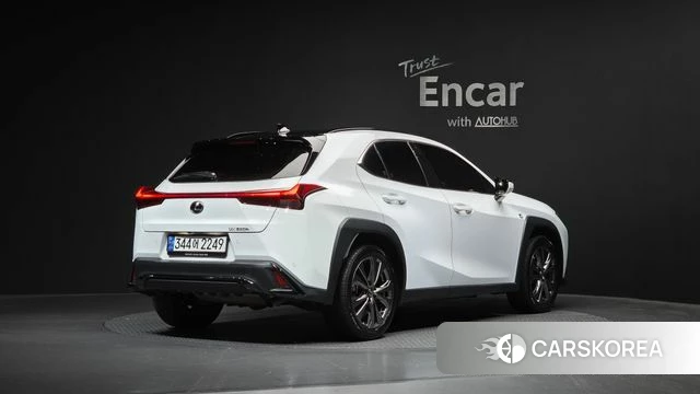 Lexus UX250h 2023 Белый из Кореи