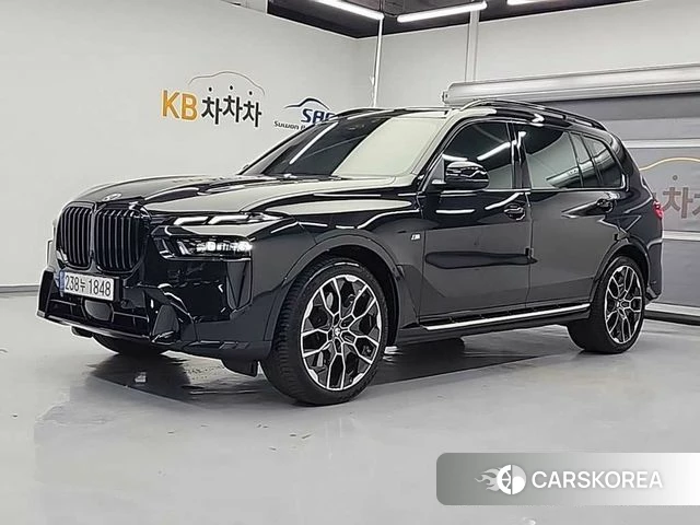 BMW X7 (G07) 2024 Черный из Кореи