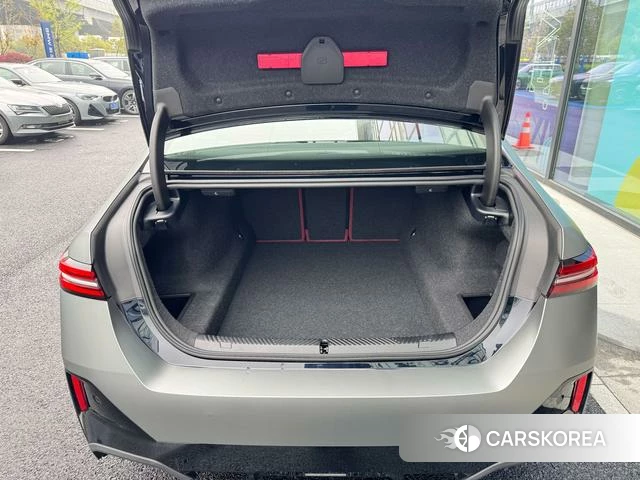 BMW 5 series (imported) 2025 Серебристо-серый из Китая