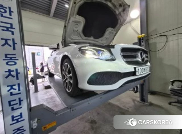 Mercedes-Benz E-Class W213 2019 Белый из Кореи