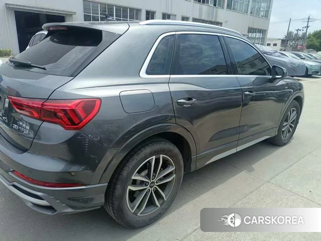 Audi Q3 2023 Темно-серый из Китая
