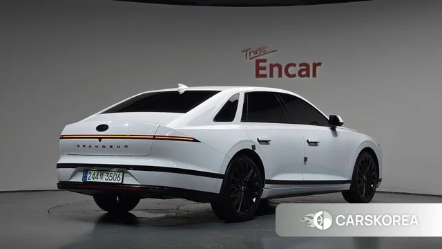 Hyundai Grandeur Hybrid (GN7) 2023 Белый из Кореи