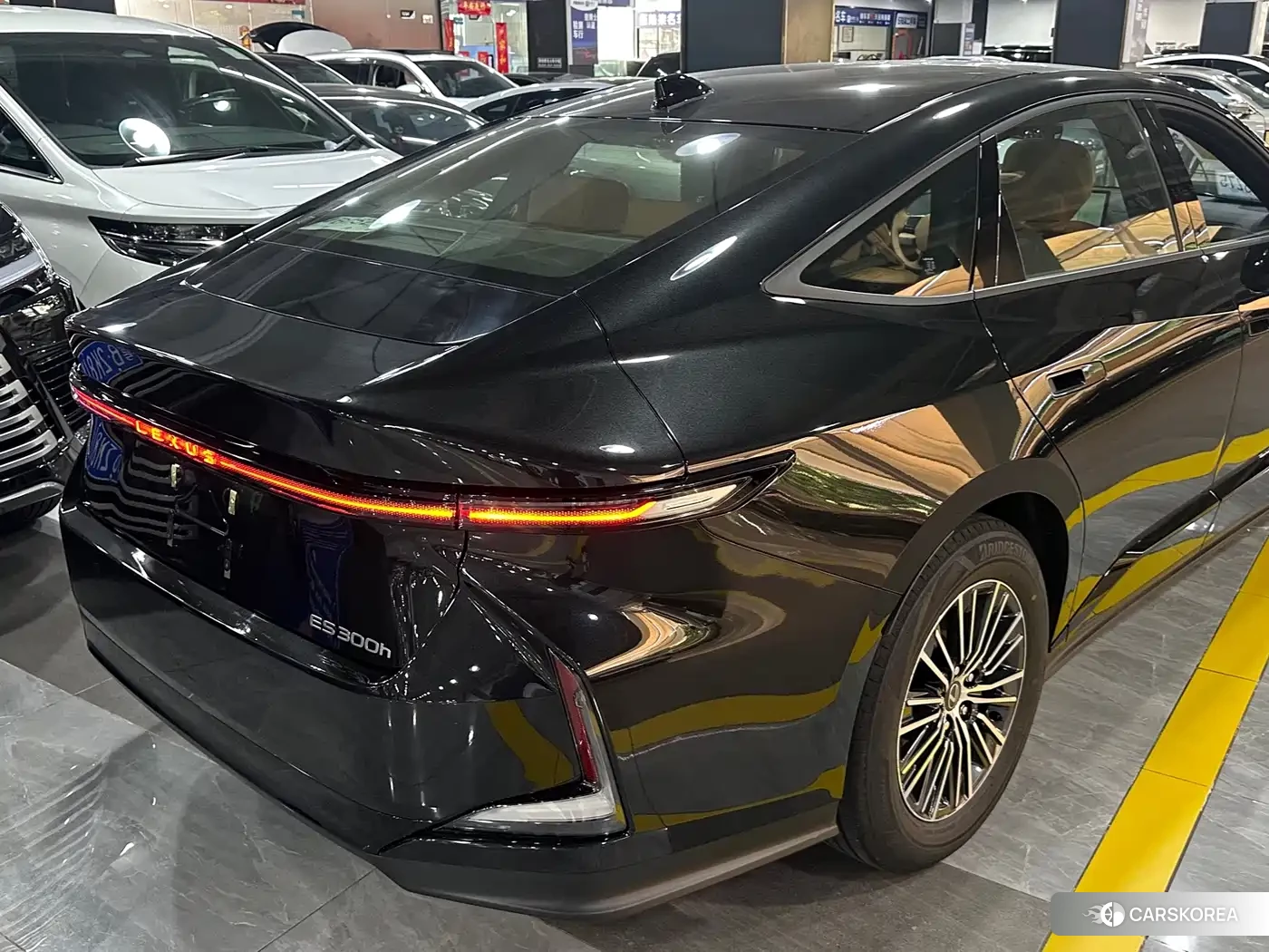 Lexus ES 2026 Черный из Китая