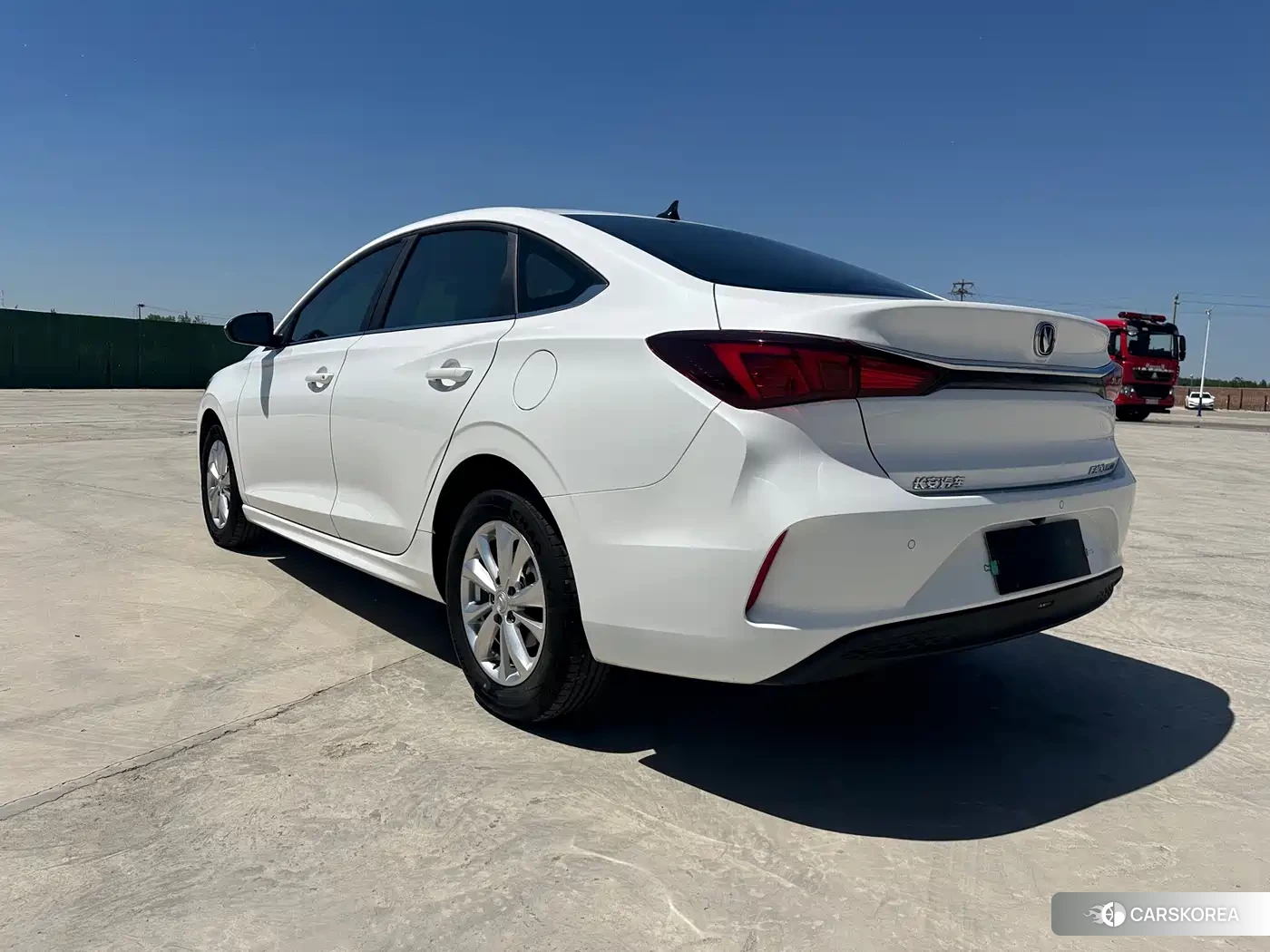 Chang'an Yidong 2025 Белый из Китая