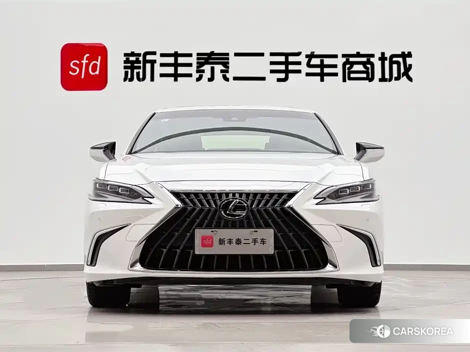 Lexus ES 2023 Белый из Китая