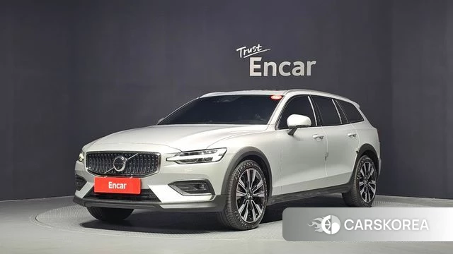 Volvo V60 Cross-Country 2nd Generation 2024 Серебряный из Кореи