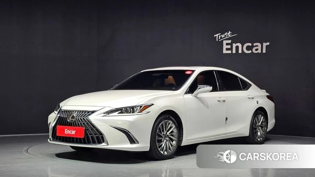 Lexus ES300h 7th generation 2024 Белый из Кореи