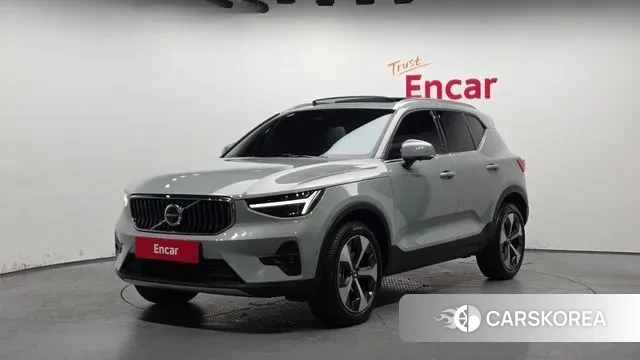Volvo XC40 2024 Серебристо-серый из Кореи