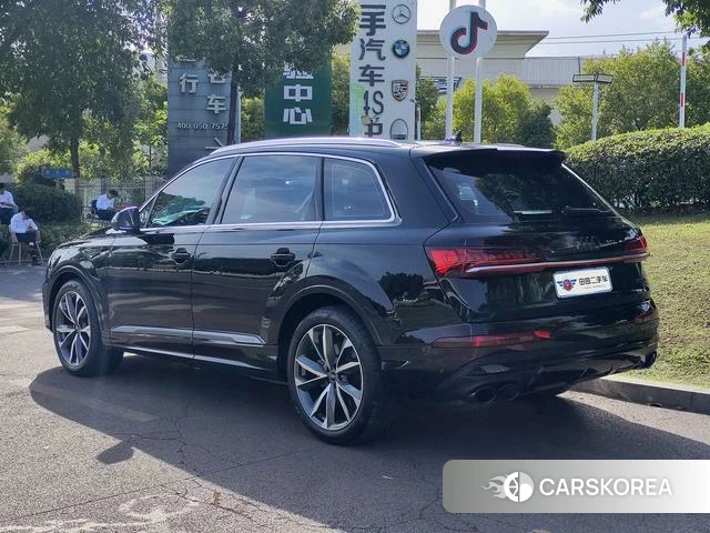 Audi Q7 2024 Черный из Китая