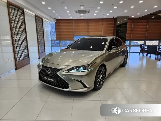 Lexus ES300h 7th generation 2023 Серебристо-серый из Кореи