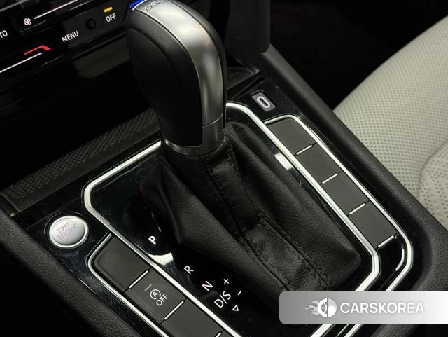 Volkswagen Magotan 2023 Темно-серый из Китая