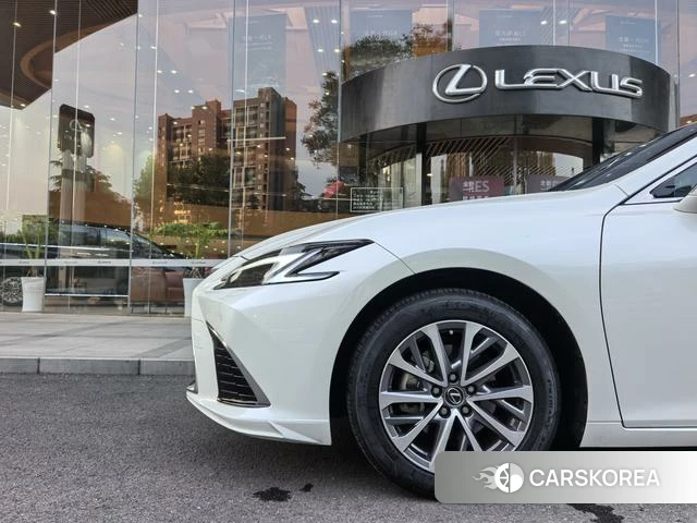 Lexus ES 2025 Белый из Китая