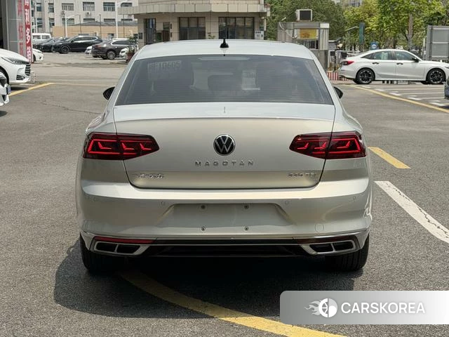 Volkswagen Magotan 2023 Шампань из Китая
