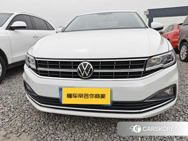 Volkswagen Bora 2021 Белый из Китая