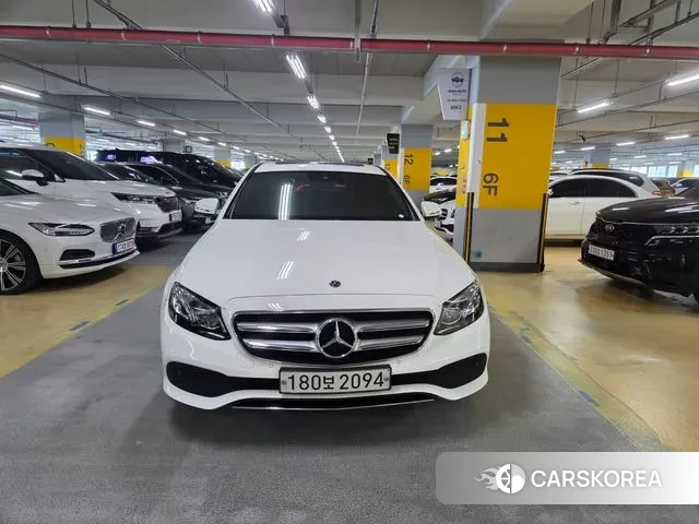 Mercedes-Benz E-Class W213 2019 Белый из Кореи