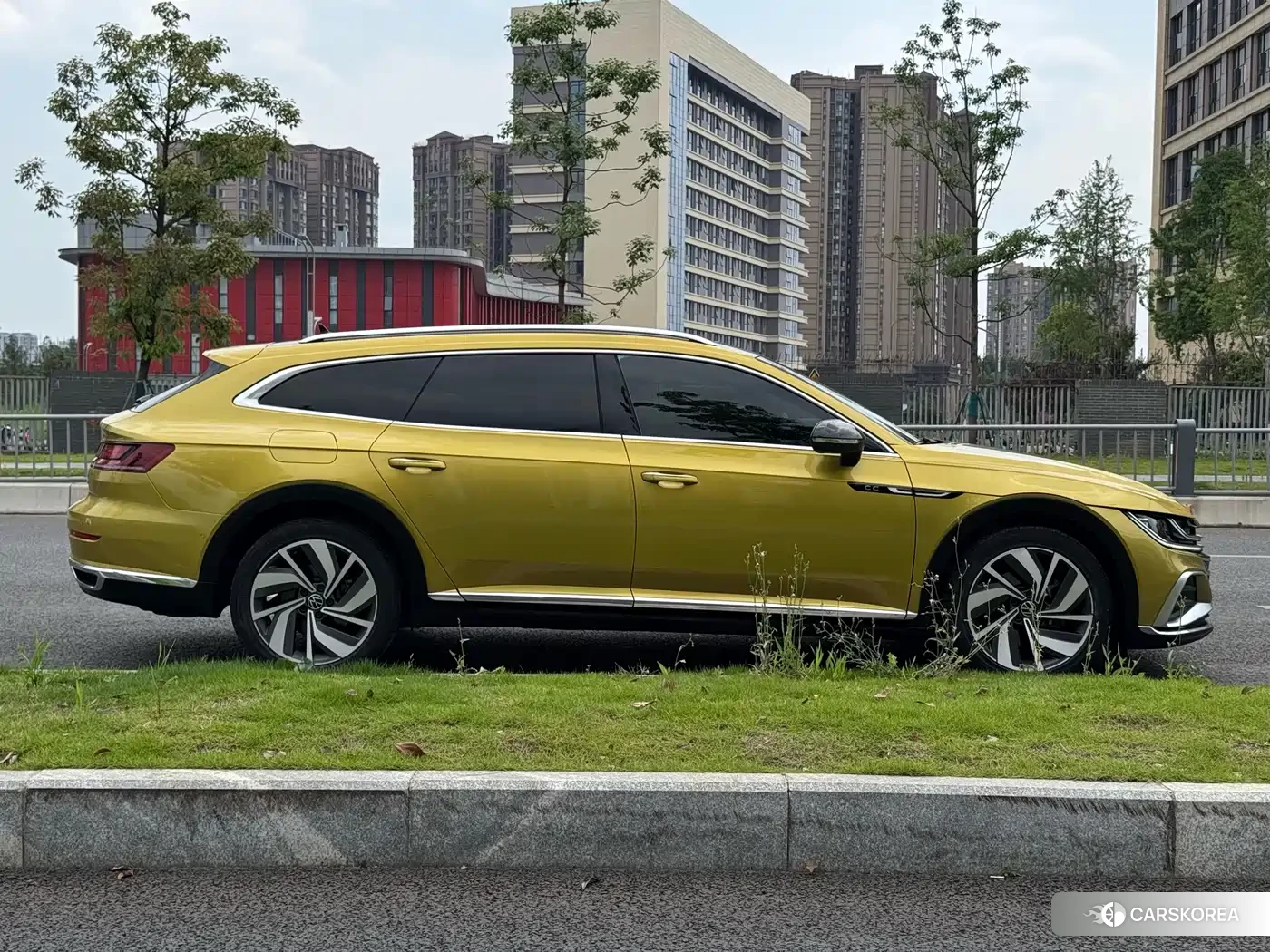 Volkswagen FAW-Volkswagen CC 2021 Yellow/orange из Китая
